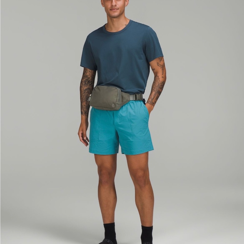 Lululemon Everywhere Belt Bag Large 2L- Grey Sage - Picture 5 of 9